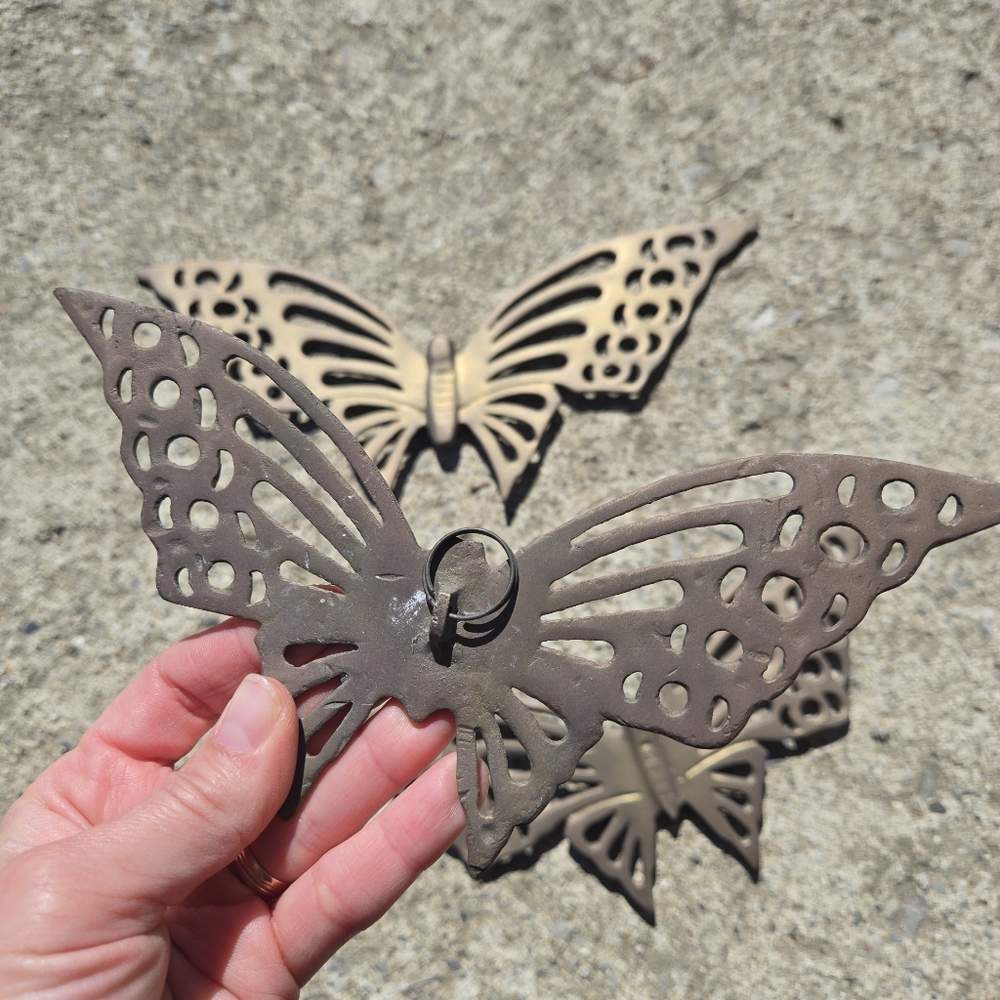 Vintage brass butterfly wall decor pieces mid-century cottage core. Lot Of 3 - Picture 11 of 12